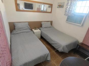 Beachfront Studio - Private Kitchen and Bath, Algeciras (foto 2)