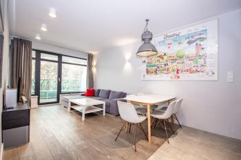 Family Apartment with 2 bedrooms, huge balcony, Free parking, 10 minutes walk to Main Square and Kazimierz District, Cracovia (foto 3)