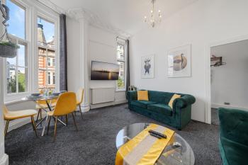 Central 3 bedroom apartment on Oxford Street GC4, Londýn (fotografie 2)