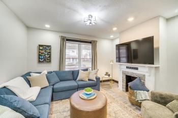 4 Mi to Dtwn: Modern Retreat w/ Yard in Cleveland, Cleveland (zdjęcie 5)