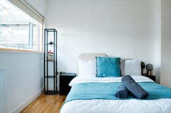 Elegant 2BR City Centre Balcony by Victoria, Manchester (fotografie 3)