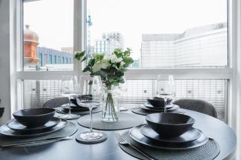 Elegant 2BR City Centre Balcony by Victoria, Manchester (fotografie 5)