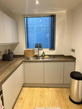 Spacious Central Manchester Apartment - Next To AO Arena & Picadilly Station - Local Attractions - Free Parking, Manchester (photo 5)