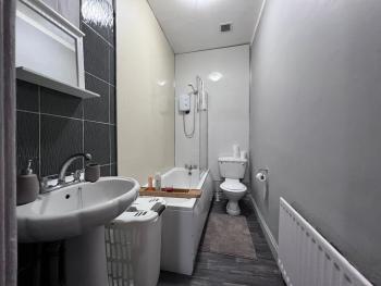 Cheerful 5 Bedroom House Close to Central West End and Parking, Glasgow (photo 3)
