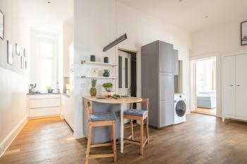 KAISER 04 by ROCKCHAIR Apartments l SUPERHOST Status l 3 Bedrooms Boxspringbeds 2 Bathrooms l Cozy Family & Business Flair 155 sqm 3 Balcony 4th Floor Elevator up to 10 guests welcomes you!, Berlino (foto 5)