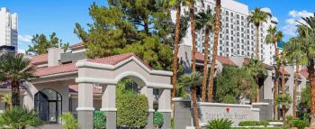 Beautiful Hotel in Desert Rose Resort - 2BD Sleeps, Las Vegas (photo 2)