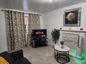 My Holiday Home -2 Bed House-Free Parking, Manchester (photo 2)