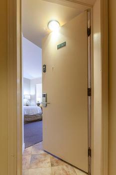 Studio with King Bed, Heated pool, Shanty Bay (photo 2)