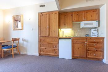 Studio with King Bed, Heated pool, Shanty Bay (photo 4)
