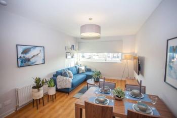 Stylish 2-Bed Apartment Near Glasgow Green, Glasgow (photo 2)