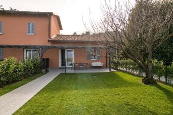 GuestHost - Two-room apt in Villa with pool!, Como (Foto 3)