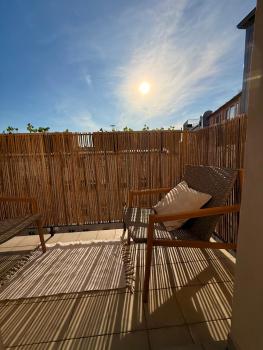 Luxury New Apartment with Balcony Steps from Wenceslas Square, Praga (foto 2)