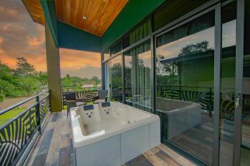Paraiso Lima -Luxury King Suite with Private Jacuzzi Balcony-5 min to La Fortuna, Fortuna (photo 2)