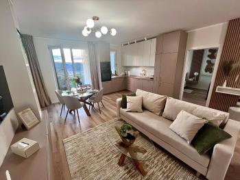 FLH Golden Gallery - Balcony & Free Parking near Vivo Mall, Флорешты (фото 4)