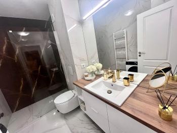 FLH Golden Gallery - Balcony & Free Parking near Vivo Mall, Флорешты (фото 5)