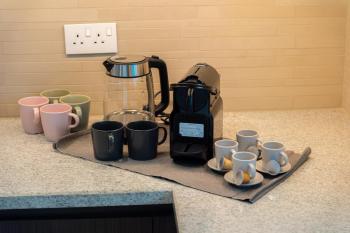 Elite Escape Holiday Home - 2 BHK Getaway with Burj Khalifa View and Dubai Mall Access - 1504, Dubai (Foto 4)