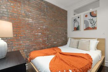 Explore NYC! Cozy 2BR in Prime Location, New York (photo 2)