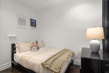 Explore NYC! Cozy 2BR in Prime Location, New York (photo 4)