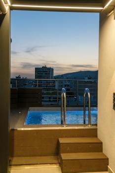 Nikki's Skylight Suite with private swimming pool, Athen (Foto 5)