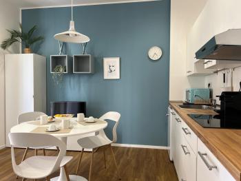 Blue Apartment - Airport 8 min - AC - Smart TV, Janov (fotografie 3)