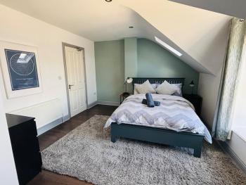 Twenty 7 - Modern & Spacious Townhouse, Killaloe (photo 2)