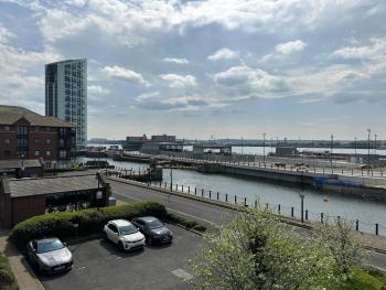 Liverpool 2 bed City, River Mersey View Apartment, sleeps 5, FREE parking, Liverpool (photo 3)