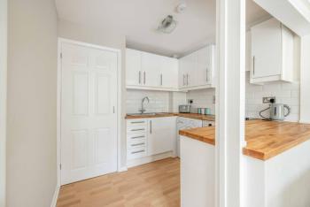2 Bed Apartment, Close to Windsor, Free Parking, Windsor (Foto 2)