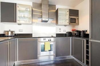 Stunning waterfront apartment in Grand Canal Dock, Dublin (fotografie 3)