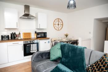 Hayy Apartments Comfort in the Heart of Kirkstall, Лидс (фото 5)