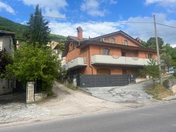 Camelia, Gubbio (fotografie 2)
