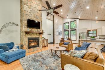 Modern, Luxe Cabin in Broken Bow w/ Hot Tub!, Broken Bow (foto 5)