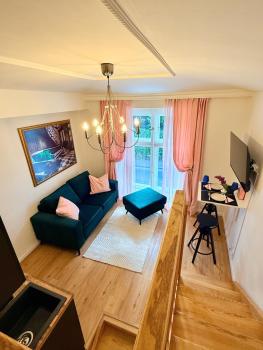Apartment Divadelni - Historic Center & steps from Charles Bridge, Прага (фото 2)