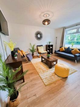 Cosy 3 Bedroom House - Free Parking - Airport 6 Min Walk, Manchester (foto 2)