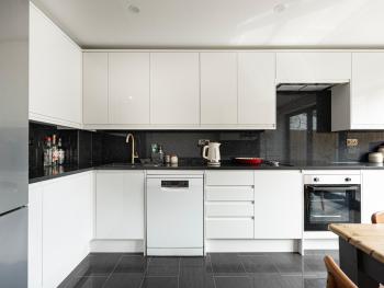 Stylish 5BR Home in the Heart of Spitalfields Walk to Brick Lane & Shoreditch, Лондон (фото 4)