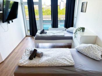 Cologne Fair Apartment with Cathedral View, Кёльн (фото 3)