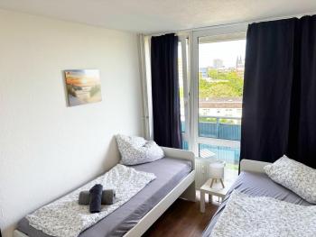 Cologne Fair Apartment with Cathedral View, Кёльн (фото 4)