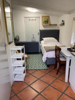 Just a Bed parking on street, Stellenbosch (foto 2)