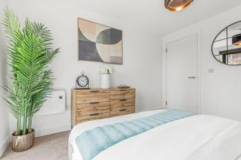 The Vintara Suite - Central - 2Bed - Cozy Stay, Liverpool (photo 3)