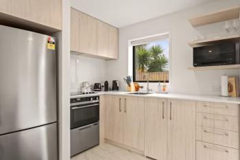 Vibrant 2 bed Henderson Abode, Auckland (photo 5)