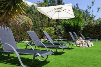 Villa Katerina - Luxury 4-BR Retreat with Private Pool & BBQ Area, Peyia (Foto 3)