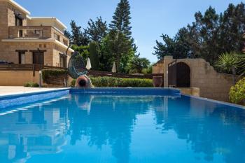 Villa Skandinavia - Modern 3BR Escape with Private Pool & BBQ, Pegeia (fotografie 3)