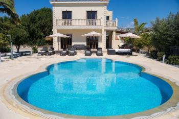 Villa Julia II - Luxury Retreat with Sea & Mountain Views, Peyia (Foto 2)