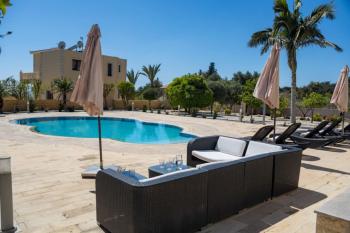 Villa Julia II - Luxury Retreat with Sea & Mountain Views, Peyia (Foto 4)