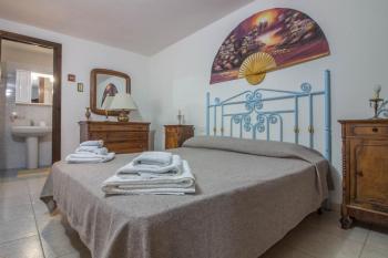 GuestHost - Cozy Flat with Garden & Parking, Porto San Paolo (foto 2)