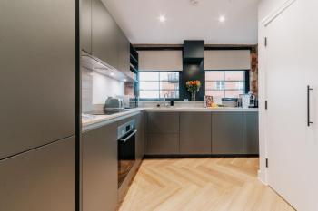 Spacious 2-Bed Home - Sleeps 6, Parking & Ultra-Fast Wi-Fi, Birmingham (photo 3)