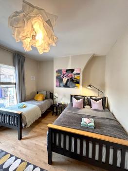 Modern Art House - serviced accomodation, Liverpool (photo 5)
