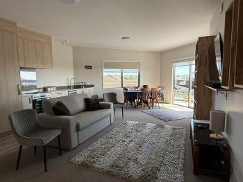 Bright & Fresh with great views, Tauranga (photo 2)