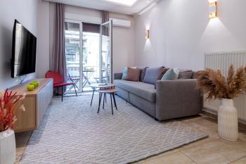 Stylish 2BDR Exarchia Apt with Balcony and Workspace, Atény (fotografie 2)