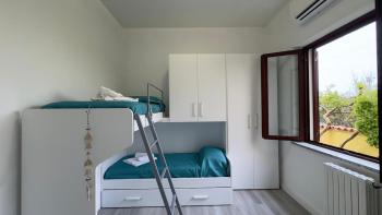 Blu Caletta - waterfront apartment with garden, La Caletta (foto 3)