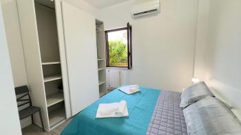 Blu Caletta - waterfront apartment with garden, La Caletta (foto 5)